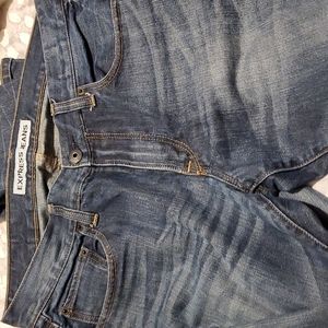 These were a favorite of mine! I love this brand! Blue jeans 34 32